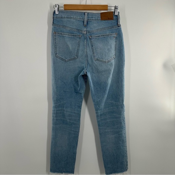 Madewell The Perfect Vintage Jean in Coney Wash: Destroyed Edition - Picture 5 of 11